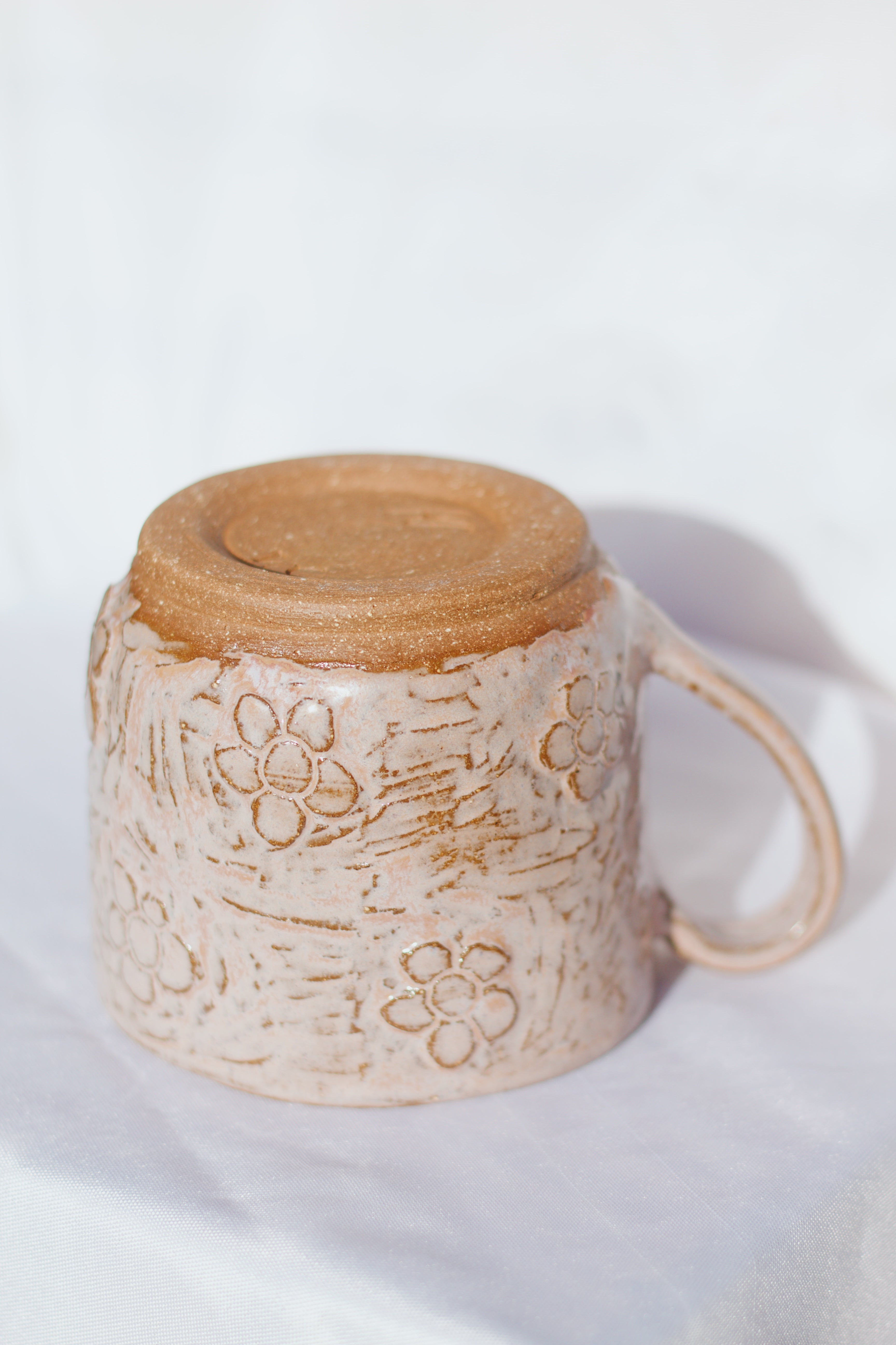 Carved Flower Mug - 20 oz